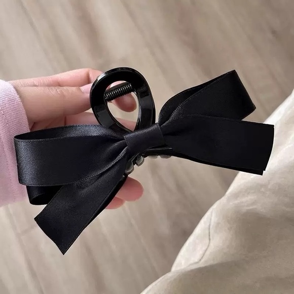 Zara Accessories - Black Satin Bow Claw Clip